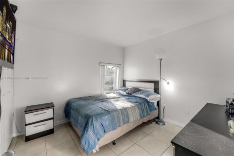 House in Miami, Florida 4 bedrooms, 149.76 sq.m. № 1872145 - photo 18