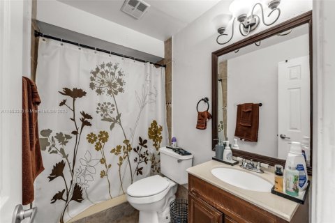 House in Miami, Florida 4 bedrooms, 149.76 sq.m. № 1872145 - photo 20