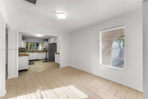 House in Miami, Florida 4 bedrooms, 149.76 sq.m. № 1872145 - photo 7