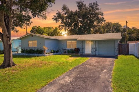 House in Pinellas Park, Florida 3 bedrooms, 94.76 sq.m. № 2272968