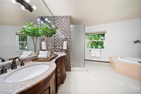 Villa ou maison à vendre à Pinecrest, Floride: 5 chambres, 386.57 m2 № 1922999 - photo 23