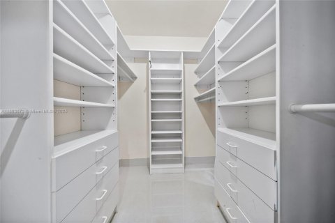 Villa ou maison à vendre à Pinecrest, Floride: 5 chambres, 386.57 m2 № 1922999 - photo 26