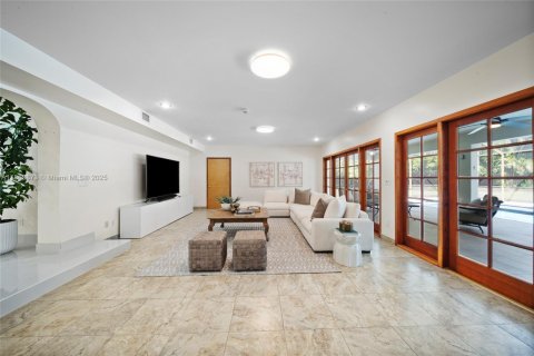 Villa ou maison à vendre à Pinecrest, Floride: 5 chambres, 386.57 m2 № 1922999 - photo 16