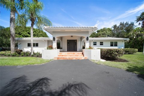 Villa ou maison à vendre à Pinecrest, Floride: 5 chambres, 386.57 m2 № 1922999 - photo 1
