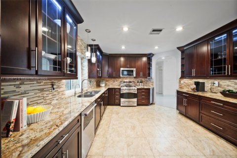 Villa ou maison à vendre à Pinecrest, Floride: 5 chambres, 386.57 m2 № 1922999 - photo 17