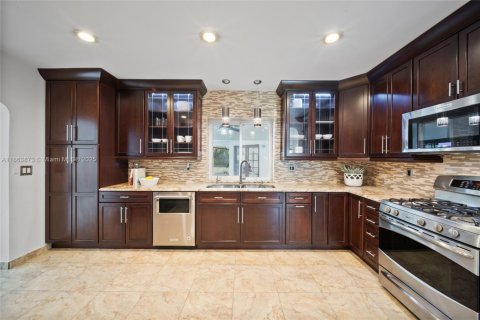 Villa ou maison à vendre à Pinecrest, Floride: 5 chambres, 386.57 m2 № 1922999 - photo 19