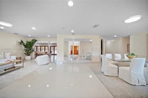 Villa ou maison à vendre à Pinecrest, Floride: 5 chambres, 386.57 m2 № 1922999 - photo 8