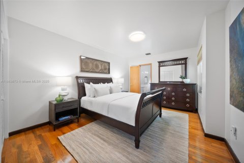 Villa ou maison à vendre à Pinecrest, Floride: 5 chambres, 386.57 m2 № 1922999 - photo 25
