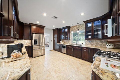 Villa ou maison à vendre à Pinecrest, Floride: 5 chambres, 386.57 m2 № 1922999 - photo 18