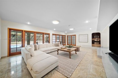 Villa ou maison à vendre à Pinecrest, Floride: 5 chambres, 386.57 m2 № 1922999 - photo 14