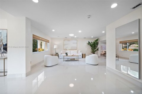 Villa ou maison à vendre à Pinecrest, Floride: 5 chambres, 386.57 m2 № 1922999 - photo 10