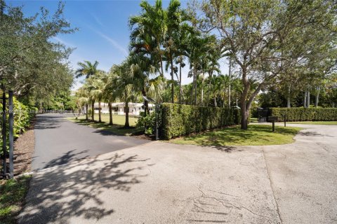 Villa ou maison à vendre à Pinecrest, Floride: 5 chambres, 386.57 m2 № 1922999 - photo 3