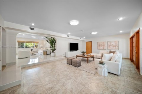 Villa ou maison à vendre à Pinecrest, Floride: 5 chambres, 386.57 m2 № 1922999 - photo 13