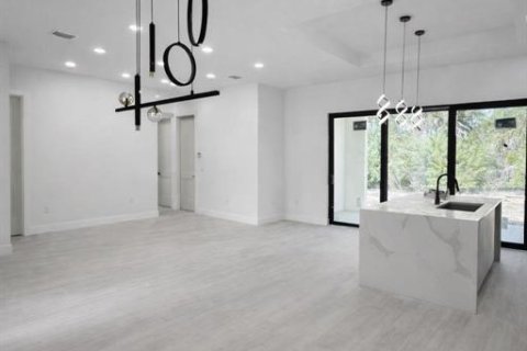 Villa ou maison à vendre à Port Charlotte, Floride: 4 chambres, 152.17 m2 № 2095277 - photo 3