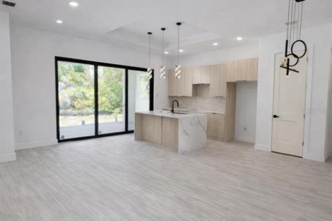 Villa ou maison à vendre à Port Charlotte, Floride: 4 chambres, 152.17 m2 № 2095277 - photo 2