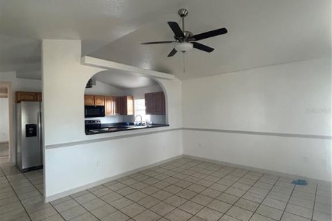House in Dundee, Florida 3 bedrooms, 111.3 sq.m. № 2213226 - photo 8