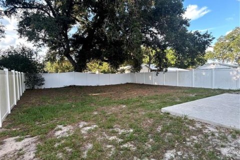 House in Dundee, Florida 3 bedrooms, 111.3 sq.m. № 2213226 - photo 4