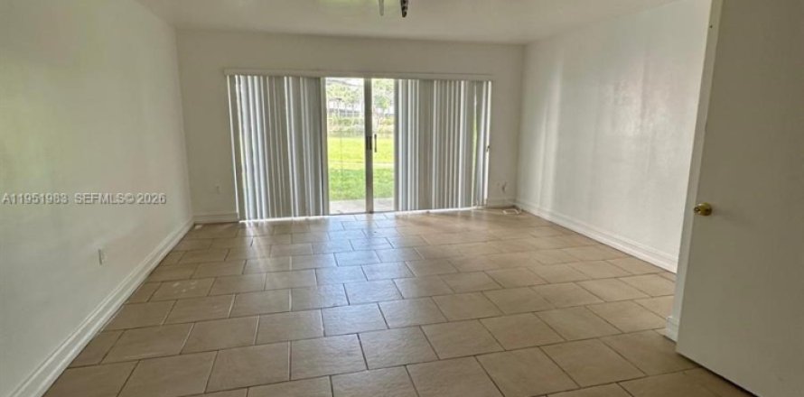 Таунхаус в Майами, Флорида 2 спальни, 92.9м2 № 2009216