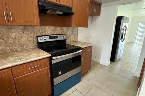 Купить таунхаус в Майами, Флорида 2 спальни, 92.9м2, № 2009216 - фото 4