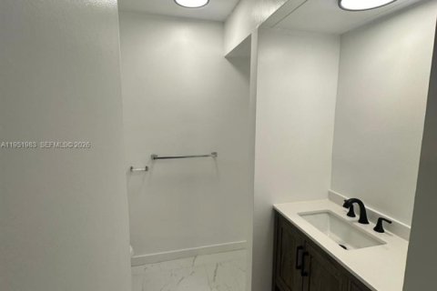 Купить таунхаус в Майами, Флорида 2 спальни, 92.9м2, № 2009216 - фото 7