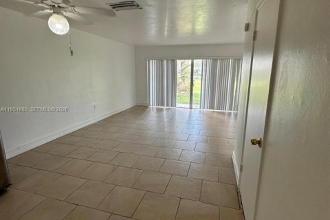 Купить таунхаус в Майами, Флорида 2 спальни, 92.9м2, № 2009216 - фото 2