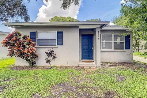 Immobilier commercial à vendre à Winter Haven, Floride: 6 chambres, 177.26 m2 № 1918139 - photo 1
