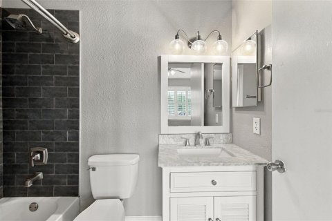 Touwnhouse à vendre à Tampa, Floride: 2 chambres, 107.02 m2 № 2410699 - photo 16