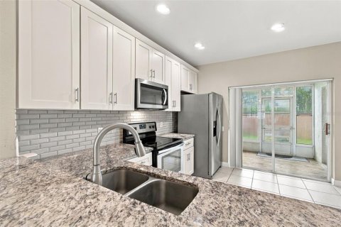 Touwnhouse à vendre à Tampa, Floride: 2 chambres, 107.02 m2 № 2410699 - photo 7