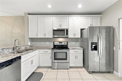 Touwnhouse à vendre à Tampa, Floride: 2 chambres, 107.02 m2 № 2410699 - photo 8