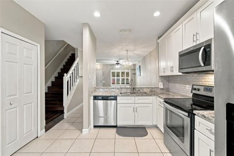 Touwnhouse à vendre à Tampa, Floride: 2 chambres, 107.02 m2 № 2410699 - photo 9