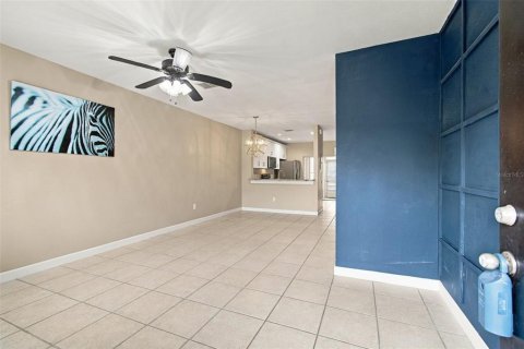Touwnhouse à vendre à Tampa, Floride: 2 chambres, 107.02 m2 № 2410699 - photo 3