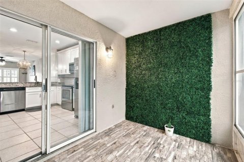 Touwnhouse à vendre à Tampa, Floride: 2 chambres, 107.02 m2 № 2410699 - photo 18