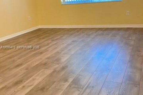 Copropriété à louer à Pembroke Pines, Floride: 2 chambres, 92.9 m2 № 2262976 - photo 16