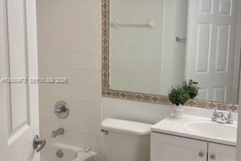 Copropriété à louer à Pembroke Pines, Floride: 2 chambres, 92.9 m2 № 2262976 - photo 14