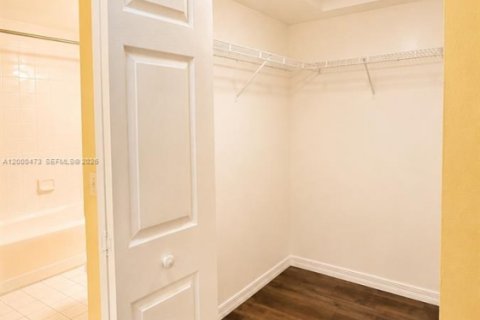 Copropriété à louer à Pembroke Pines, Floride: 2 chambres, 92.9 m2 № 2262976 - photo 17