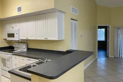 Copropriété à louer à Pembroke Pines, Floride: 2 chambres, 92.9 m2 № 2262976 - photo 9