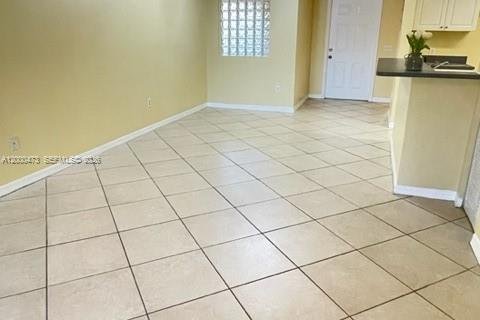 Copropriété à louer à Pembroke Pines, Floride: 2 chambres, 92.9 m2 № 2262976 - photo 11