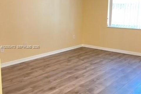 Copropriété à louer à Pembroke Pines, Floride: 2 chambres, 92.9 m2 № 2262976 - photo 15
