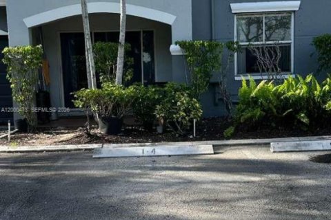 Copropriété à louer à Pembroke Pines, Floride: 2 chambres, 92.9 m2 № 2262976 - photo 4