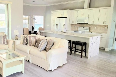 Casa en venta en Apollo Beach, Florida, 4 dormitorios, 235.69 m2 № 2221717 - foto 5