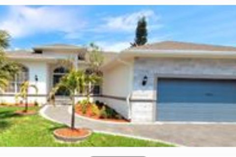 House in Apollo Beach, Florida 4 bedrooms, 235.69 sq.m. № 2221717