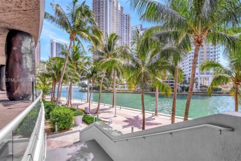 Copropriété à vendre à Miami, Floride: 3 chambres, 173.73 m2 № 2001272 - photo 4