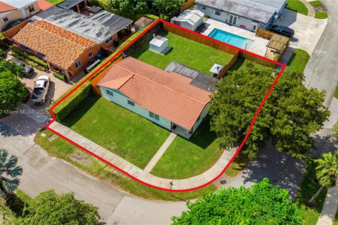 House in Miami, Florida 3 bedrooms, 126.72 sq.m. № 2012716 - photo 21