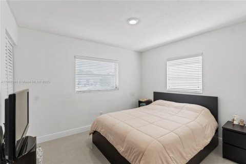 House in Miami, Florida 3 bedrooms, 126.72 sq.m. № 2012716 - photo 12