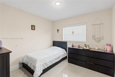 House in Miami, Florida 3 bedrooms, 126.72 sq.m. № 2012716 - photo 16