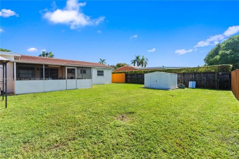 House in Miami, Florida 3 bedrooms, 126.72 sq.m. № 2012716 - photo 18