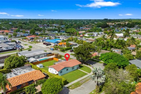 House in Miami, Florida 3 bedrooms, 126.72 sq.m. № 2012716 - photo 22