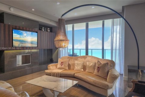 Condominio en venta en Bal Harbour, Florida, 2 dormitorios, 156.54 m2 № 1941990 - foto 1
