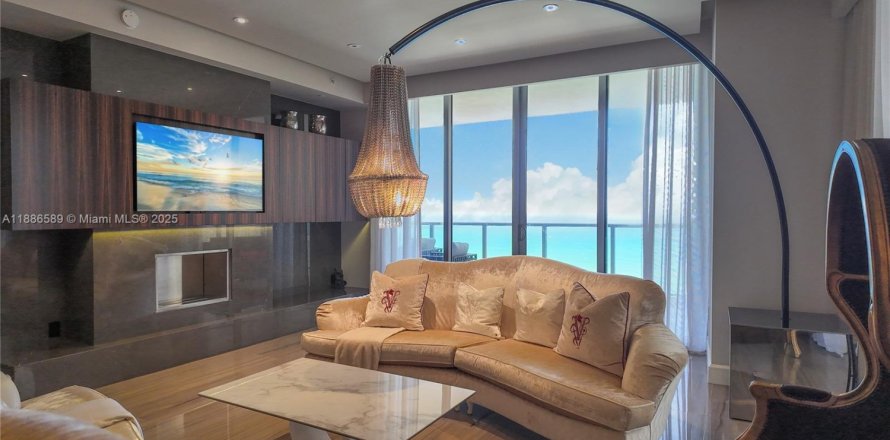 Condominio en Bal Harbour, Florida, 2 dormitorios  № 1941990