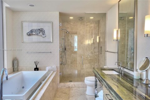 Condominio en venta en Bal Harbour, Florida, 2 dormitorios, 156.54 m2 № 1941990 - foto 11